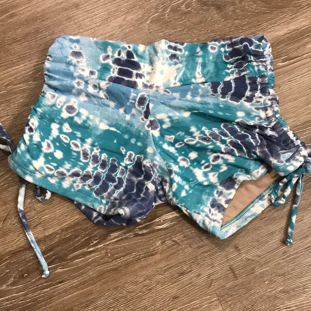 Liquido yoga shorts